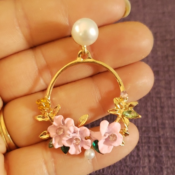 Handmade flower pink earrings yellow gold leaves - Picture 3 of 4